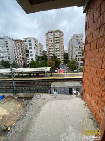 24- FENERYOLU MARMARAY İSTASYONDA DAİRELER